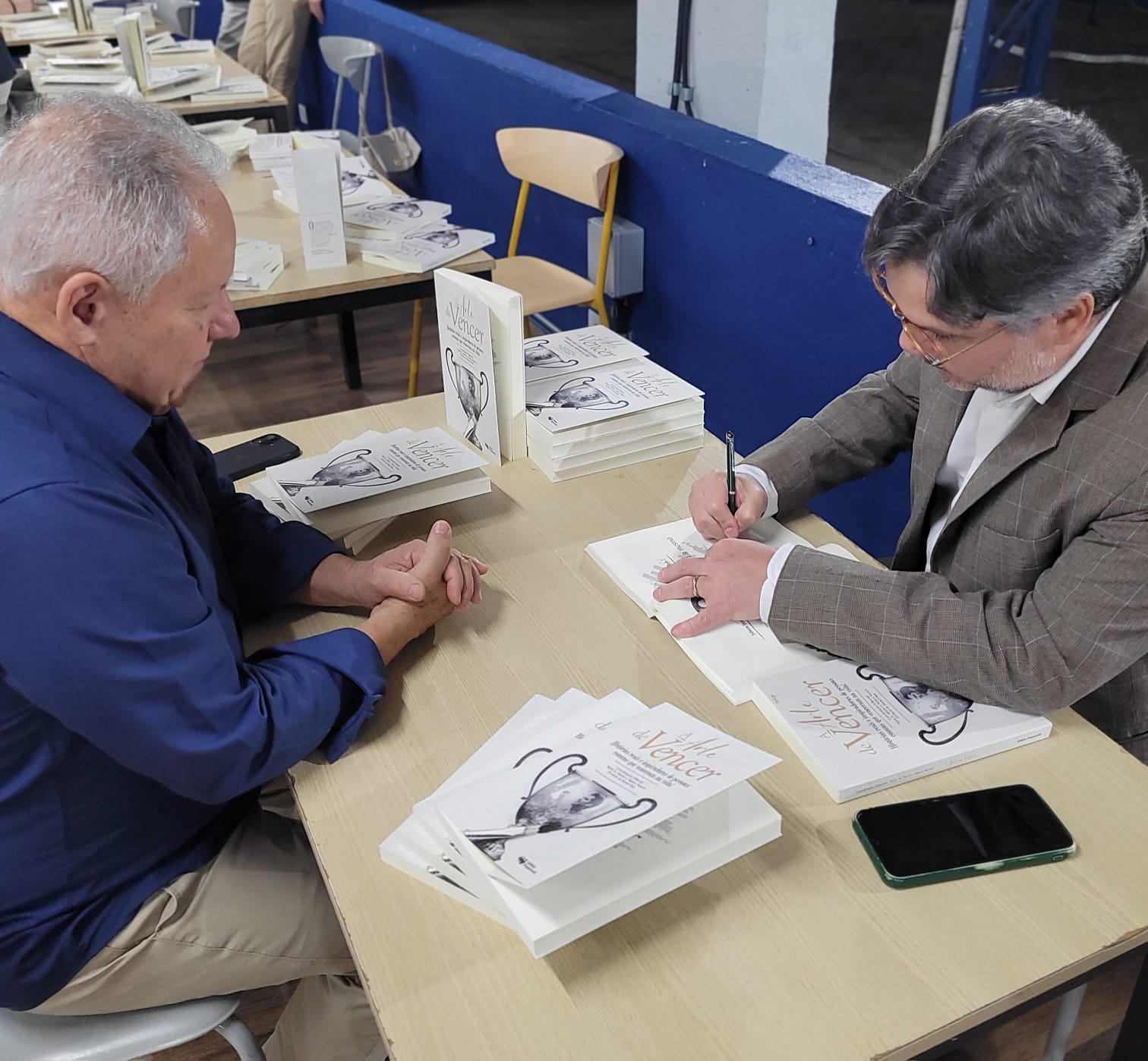 Sessão de autógrafos do livro